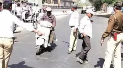 पैठण: पैठण तालुक्यातील विविध ठिकाणी वाहतूक पोलिसांची बेशिस्त वाहनावर कारवाई