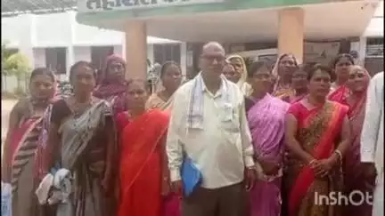 भिवापूर: सोमनाळा येथील भुखंडाची मोजणी करून ती जागा महिला बौद्ध पंचकमेटी यांना देण्याची तहासिलदार यांना निवेदनातून केली मागणी