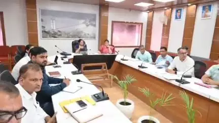 टिहरी: जिलाधिकारी निकिता खंडेलवाल ने जिला सभागार में जल जीवन मिशन की ली समीक्षा बैठक, डाटा पोर्टल पर अपलोड करने के दिए निर्देश