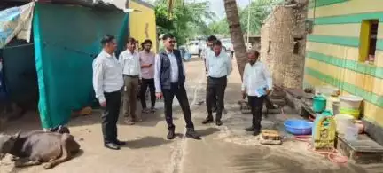 ಮುಧೋಳ: ಮೆಟಗುಡ್ಡ ಗ್ರಾಮ ಸೇರಿ  ವಿವಿಧೆಡೆ ಯೋಜನೆಗಳ ಪರಿಶೀಲನೆ ನಡೆಸಿದ ಸಿಇಓ ಶಶಿಧರ ಕುರೇರ