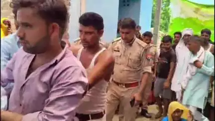 अतरौली: ततारपुर गांव के बाहर खेतों में सहसूत के पेड़ पर संदिग्ध परिस्थितियों में लटका मिला 45 वर्षीय व्यक्ति का शव