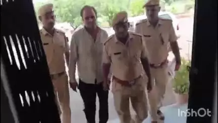 प्रतापगढ़: हथुनिया पुलिस ने मारपीट मामले में वांछित अभियुक्त को किया गिरफ्तार