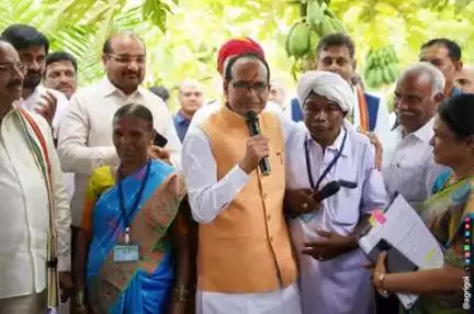 मानसानपल्लि में चौपाल के दौरान किसानों से संवाद कर उन्नत तकनीक और फसल विविधीकरण पर जोर दिया गया।

#ViksitKrishiAbhiyan