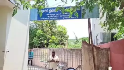காஞ்சிபுரம்: ஓரிக்கை  பகுதியில் அரசு பள்ளியில் நுழைந்த உடும்பு. அலறி அடித்து ஓடிய பள்ளி குழந்தைகள்