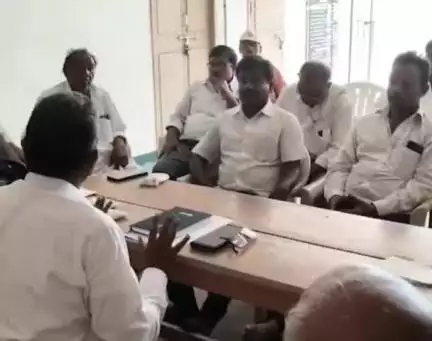 ప్రజలకు నిత్యవసర సరుకులు అందించే వాహనాలు రద్దు చేయడం సరైన పద్ధతి కాదు - వ్యవసాయ కార్మిక సంఘం