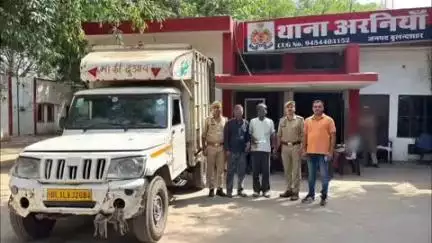 खुर्जा: डाबर बंबा किनुआ अंडरपास के पास से 2 शातिर वाहन चोर गिरफ्तार, कब्जे से मिली चोरी की 01 गाड़ी और अवैध चाकू