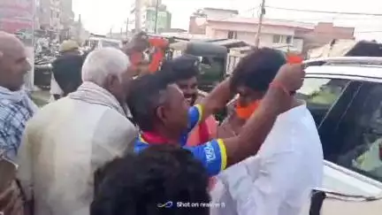पुपरी: बिहार सरकार के पूर्व मंत्री मुकेश सहनी का पुपरी के झझिहट चौक पर समर्थकों ने किया भव्य स्वागत