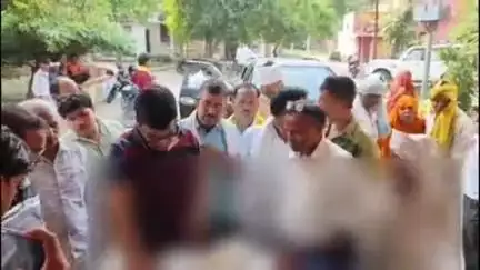 फर्रुखाबाद: दरौरा के पास दो बाइकों की भिड़ंत में अधेड़ गंभीर रूप से घायल, डॉक्टर ने किया मृत घोषित