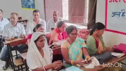 कुर्था: इन्टर स्तरीय उच्च विद्यालय कुर्था में बीएलओ से ली गई ऑनलाइन मूल्यांकन की जानकारी