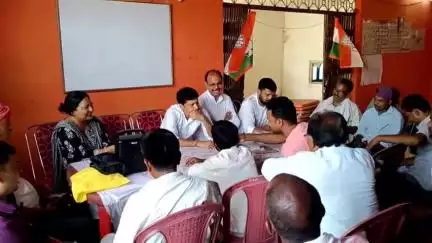 अमरपुर: खेमीचक में कांग्रेस पार्टी की बैठक, महागठबंधन सरकार बनने पर हर महिला को ₹2500 देने का वादा