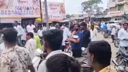 अर्धापूर: शहरातील फूटपाथवरील अतिक्रमण हटवण्याची मोहीम नगर पंचायतने घेतली हाती