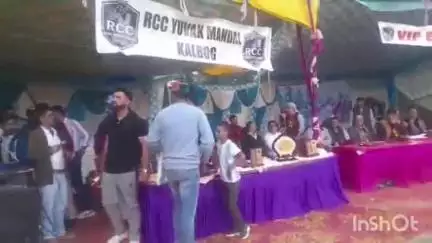 कोटखाई: खेल खेलो, नशा छोड़ो के तहत कलबोग टिलकू मैदान गोहाच में क्रिकेट खेल प्रतियोगिता के सफल समापन में पंचायत प्रधान पहुंचे