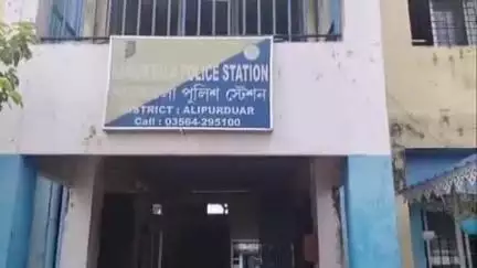 আলিপুরদুয়ার ২: বাকলা স্কুলডাঙ্গা থেকে গ্যাস সিলিন্ডার এবং টাকা নিয়ে পালিয়ে গেল দুষ্কৃতীরা