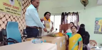 मसलिया: मसलिया अंचल कार्यालय के सभागार में पर्यवेक्षिका को दी गई विदाई
