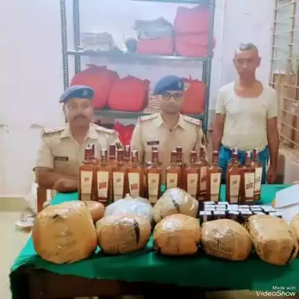 दिनारा: बसुआरी और सरना गांव से पुलिस ने अंग्रेजी शराब और गांजा के साथ दो धंधेबाजों को किया गिरफ्तार
