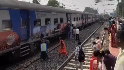 বাঘমুণ্ডী: সুইসা রেলওয়ে স্টেশনে রেলের বড় গাফিলাতীর অভিযোগ, অল্পের জন্য বড়সড় দুর্ঘটনার হাত থেকে রক্ষা পাওয়া গেল