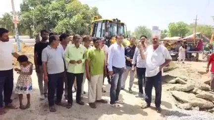 नवलगढ़: नवलगढ़ में स्थानीय लोगों के विरोध के बाद ड्रेनेज का काम रुका, डीपीआर में खामियों का लगाया आरोप