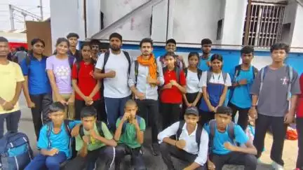 सासाराम: रोहतास की 30 सदस्यीय बॉक्सिंग टीम कटिहार के लिए रवाना हुई