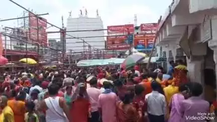 देवघर: बाबा मंदिर प्रांगण में अत्यधिक भीड़ के कारण महिला श्रद्धालु गिरकर गंभीर रूप से घायल