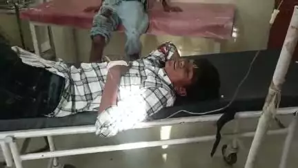 दांतारामगढ़: पलसाना के अभयपुरा रोड पर कैंपर की टक्कर से बाइक सवार का पैर कटा, गंभीर हालत में किया गया रैफर