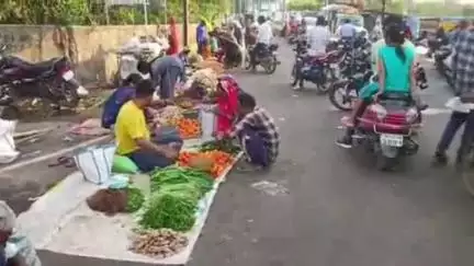 बांधवगढ़: सड़कों के किनारे लग रही सब्जी दुकानों को हटाने के लिए कलेक्टर ने समय-सीमा बैठक में दिए निर्देश