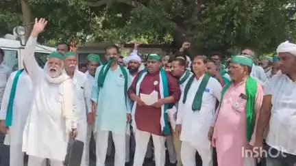 बिसौली: बिसौली मंडी में भाकियू ने धरना प्रदर्शन कर किसानों की 11 सूत्रीय मांगों को लेकर जिलाधिकारी को सौंपा ज्ञापन