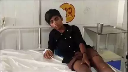 इटावा: जिला अस्पताल के वार्डो में गर्मी में वाटरकूलर में गर्म पानी ओर गर्म हवा आने से भीषण गर्मी में परेशान नजर आए#Jansamasya
