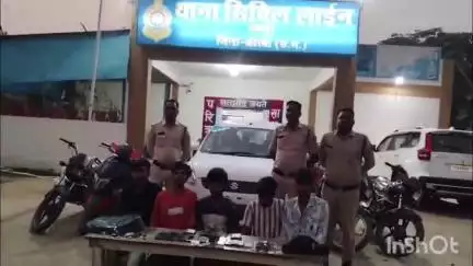कोरबा: सूने मकानों में चोरी करने वाले शातिर गिरोह को गिरफ्तार किया गया, पुलिस ने बरामद की कार, बाइक व चांदी के जेवर