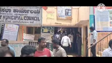 ಶಿಡ್ಲಘಟ್ಟ: ಶಿಡ್ಲಘಟ್ಟ ಸಿದ್ದಾರ್ಥ ಬಡಾವಣೆಯಲ್ಲಿ ಮೂಲಭೂತ ಸೌಲಭ್ಯಗಳ ಕೊರತೆ – ನಗರಸಭೆ ಎದುರು ನಿವಾಸಿಗಳ ಪ್ರತಿಭಟನೆ #localissue