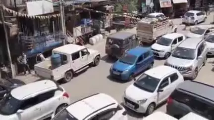 आनी: आनी बाजार में ट्रैफिक जाम से लोग परेशान