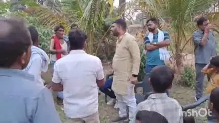 भभुआ: कबार काली मंदिर सार्वजनिक स्थल पर हैंडपंप की मांग पर पहुंचे जीप सदस्य, कहा- निजी फंड से लगवाऊंगा हैंडपंप