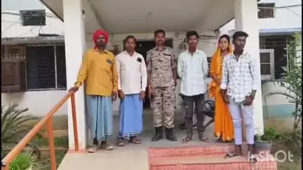 कोंडागांव: नाचनडिही बड़ेठेमली से 5 माह पूर्व घर से लापता युवती को फरसगांव थाना पुलिस ने दस्तयाब कर परिजनों को सुपुर्द किया