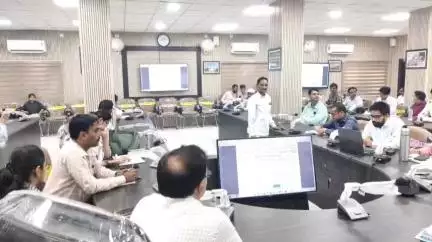 लहार: भिंड कलेक्टर एल के पाण्डेय ने लहार ऑपरेटर एवं संचालक लोक सेवा केंद्र लहार मिहोना को नोटिस जारी किया