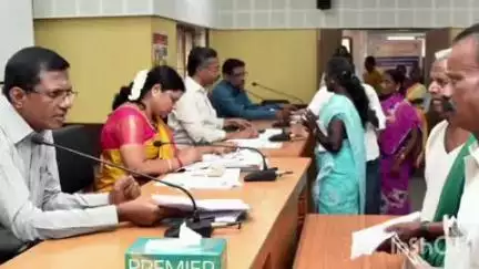 அரியலூர்: ஆட்சியரகத்தில் நடைப்பெற்ற பொதுமக்கள் குறைதீர்க்கும் நாள் கூட்டத்தில் 384 மனுக்கள் பெறப்பட்டது