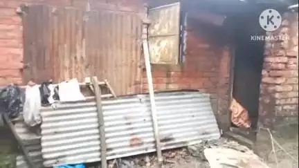 নগাঁও: উত্তৰ মাজাৰ ভকত গাঁও অংগনৱাড়ী কেন্দ্ৰৰ দুৰৱস্থাৰ বাবে চিন্তিত ৰাইজ,জহি-খহি গৈছে দেৱাল,কাণসাৰ নাই কৰ্তৃপক্ষৰ #jansamasya