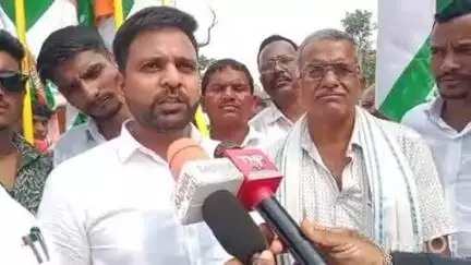 बलरामपुर: यूथ कांग्रेस बलरामपुर के जिला अध्यक्ष ने कहा, पीएम जनमन योजना की सड़कों में अधिकारियों की मिलीभगत से हो रहा भ्रष्टाचार