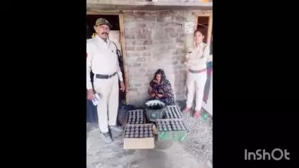 मनावर: आबकारी विभाग की टीम ने मनावर से एक महिला आरोपी को किया गिरफ़्तार, अवैध शराब ज़ब्त