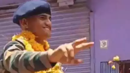 खुजनेर: भारतीय सेना में ट्रेनिंग पूरी कर खुजनेर लौटे पंकज यादव का लोगों ने जुलूस निकालकर किया स्वागत, राजगढ़ MLA भी हुए शामिल