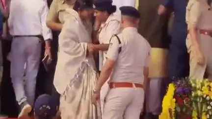 भाजपा आजकल खूब इज्जत दे रही अपने ही कार्यकताओं और पदाधिकारियो को,
बाकी इसके हकदार धाकड़ लोग है पार्टी के सच्चे है सेवक