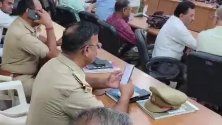 बड़ौत: बड़ौत तहसील में संपूर्ण समाधान दिवस पर कुछ अधिकारियों के मोबाइल में मशगूल रहने का वीडियो सोशल मीडिया पर हुआ वायरल