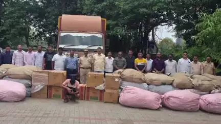 नाशिक: मीनाताई ठाकरे स्टेडियम सर्विस रोडवर पान मसाला गुटखासह वाहतूक करणारा कंटेनर पोलिसांनी केला जप्त