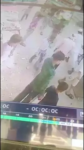 मेरठ: उज्वल गार्डन में दुकान के बाहर बैठे युवक पर कुर्बानी करने वाली छोरी से हमला, घटना सीसीटीवी में कैद, पुलिस जांच में जुटी