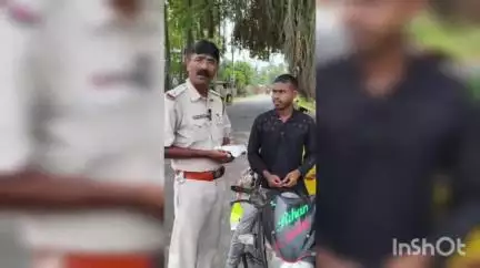 রতুয়া ১: বালুপুর এলাকায় অসতর্ক মোটর বাইকের বিরুদ্ধে পুলিশ প্রশাসনের কড়া পদক্ষেপ