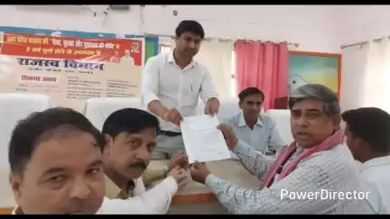 पटियाली: सपा नेता ने मुख्यमंत्री मॉडल कंपोजिट विद्यालय के स्थानांतरण पर रोक के लिए पटियाली SDM को सौंपा ज्ञापन