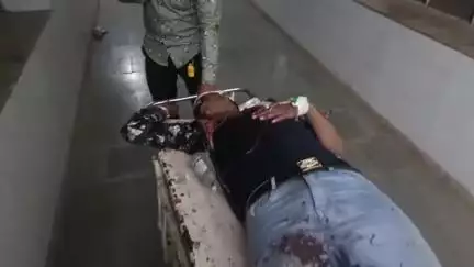 डूंगरपुर: जिले के बाटी कड़ा मोड पर अज्ञात वाहन ने बाइक सवार युवक को मारी टक्कर, गंभीर घायल को जिला अस्पताल में कराया भर्ती