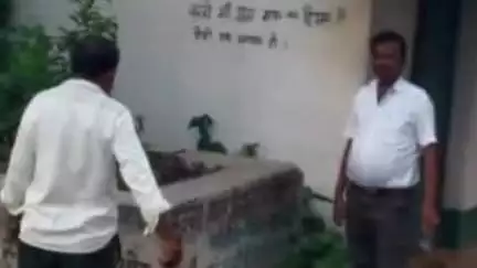 जामा: उपायुक्त के आदेश पर शोकपीट एवं नाडेप निर्माण घोटाले की जांच करने सरैया गांव पहुंची टीम