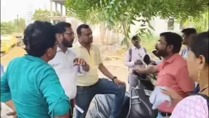 जांजगीर: जिले में युक्तियुक्तकरण में भारी गड़बड़ी, शिक्षकों का फूटा गुस्सा, DEO और BEO पर लगे गंभीर आरोप