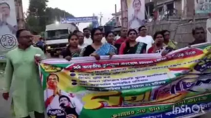 মানিকচক: মানিকচক এলাকায় তৃণমূলের বিভিন্ন প্রান্তের নেতৃত্বদের নিয়ে পদযাত্রা আয়োজিত হলো