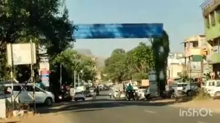 सुरगाणा: बोरगाव नजिक अज्ञात वाहनाने धडक दिल्याने पायी चालणाऱ्या 32 वर्षिय इसमाचा जागीच दुर्दैवी मृत्यू