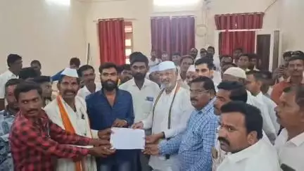 सिल्लोड: तहसील येथे आ. अब्दुल सत्तार यांच्या हस्ते पाच ब्रास घरकुल लाभार्थ्यांना पासेस वाटप